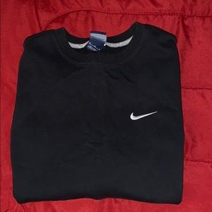 BLACK NIKE SWEATER !